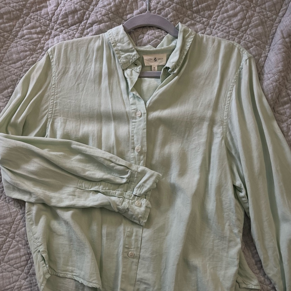 ✨3 for $20✨ Lou & Grey Light Green Button Down Shirt